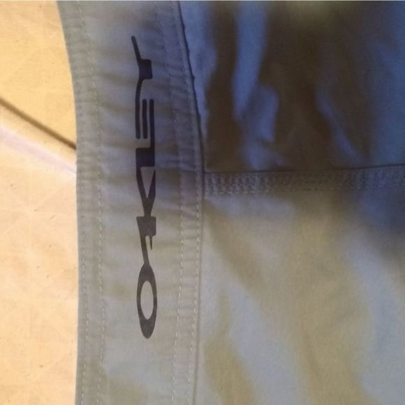 Men's Oakley board shorts - Picture 2 of 3